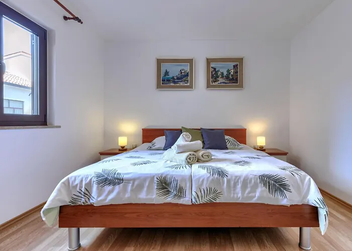 Zrinka-2 By Interhome Daire