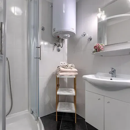 Zrinka-2 By Interhome Poreč