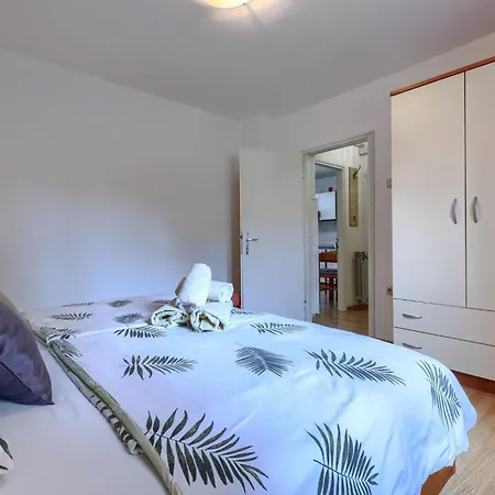 Zrinka-2 By Interhome Porec