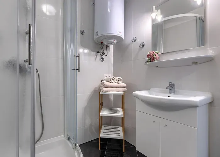 Zrinka-2 By Interhome Poreč